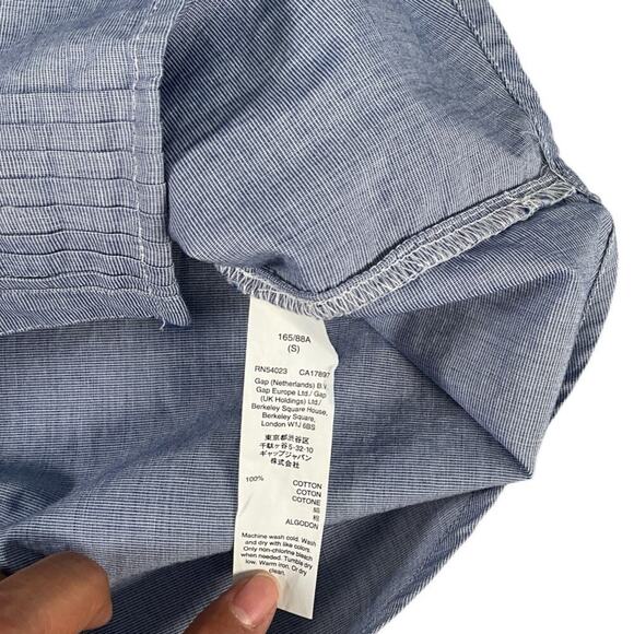GAP Pintuck Tuxedo Blouse Long Sleeve Button Down Size Small Denim 100% Cotton - Picture 10 of 10